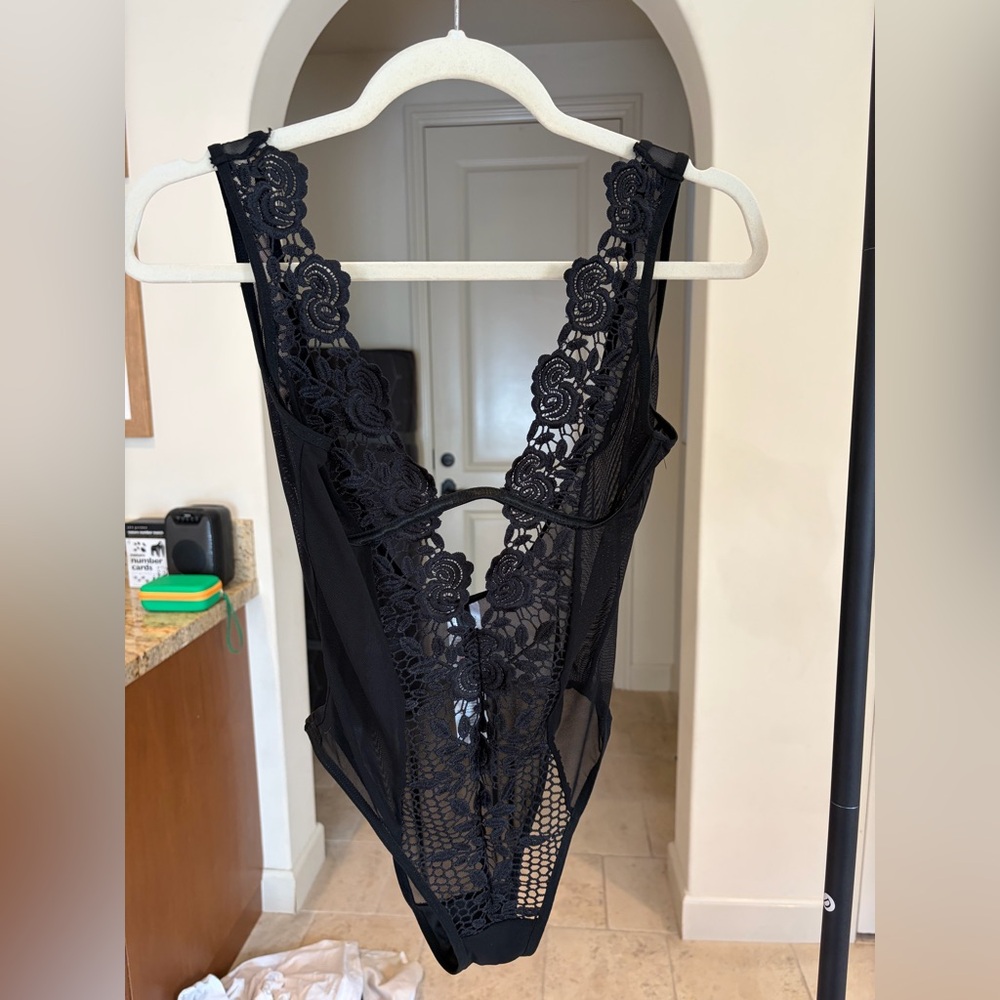 PrettyLittleThing Black Lace Chemise